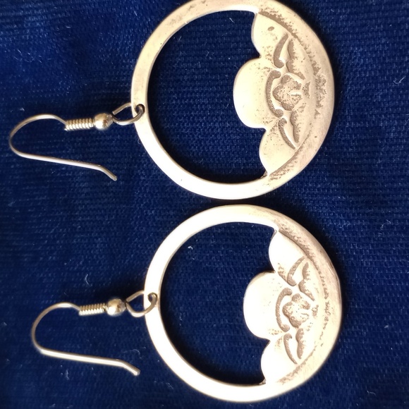 Vintage Sterling Silver Tudor Rose Dangle Earrings - Picture 4 of 11